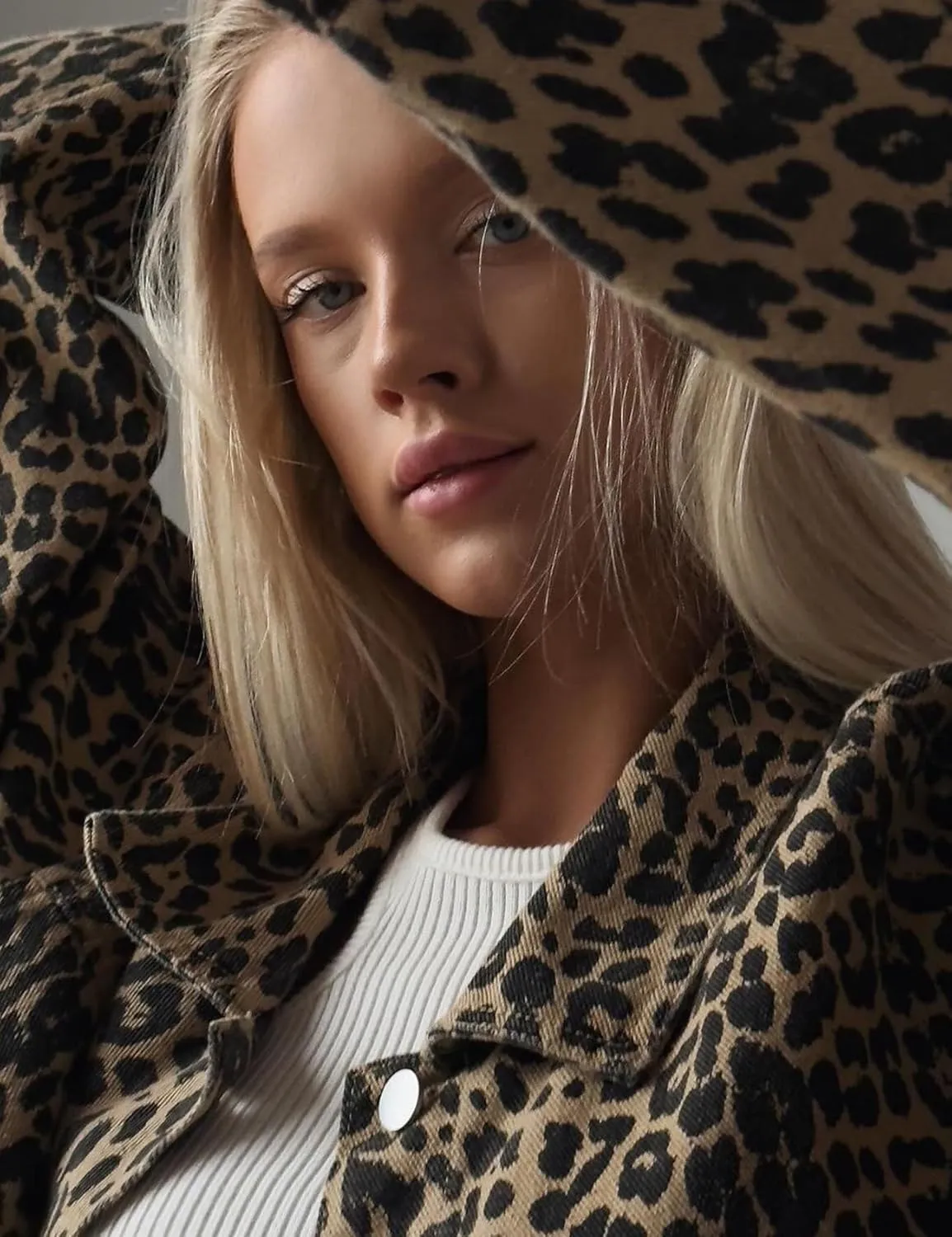 Denim Jacket for Women Leopard Print Jacket Cheetah Denim Bomber Jacket Retro Button-up Front Print Tops