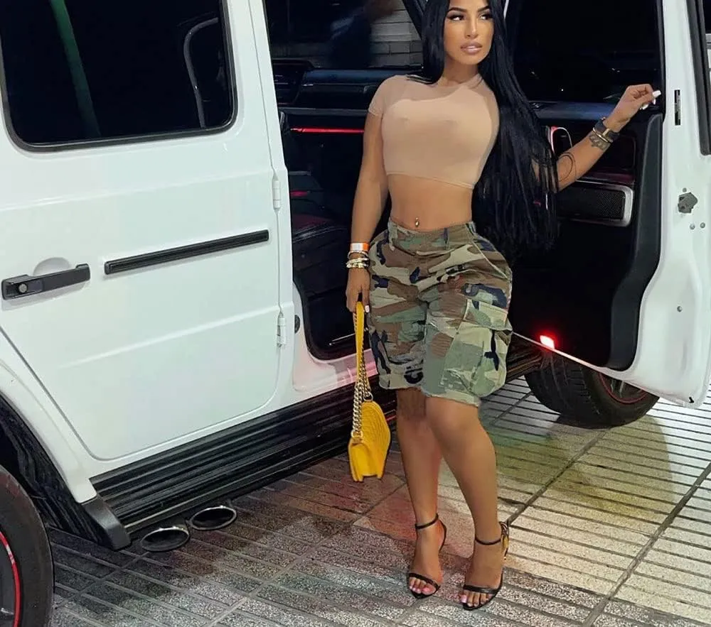 Women's Camo Shorts Elastic Waist Casual Loose Fit High Waisted Camo Short Comfy Multi Pocket Camouflage Shorts